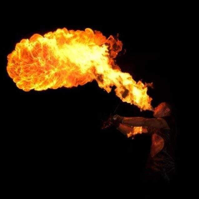 Fire show - crasheur de feu - jongleur des flammes